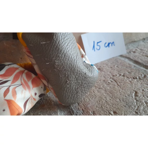 AKCIÓ!!!Puhatalpú cipő sárga leveles15 cm